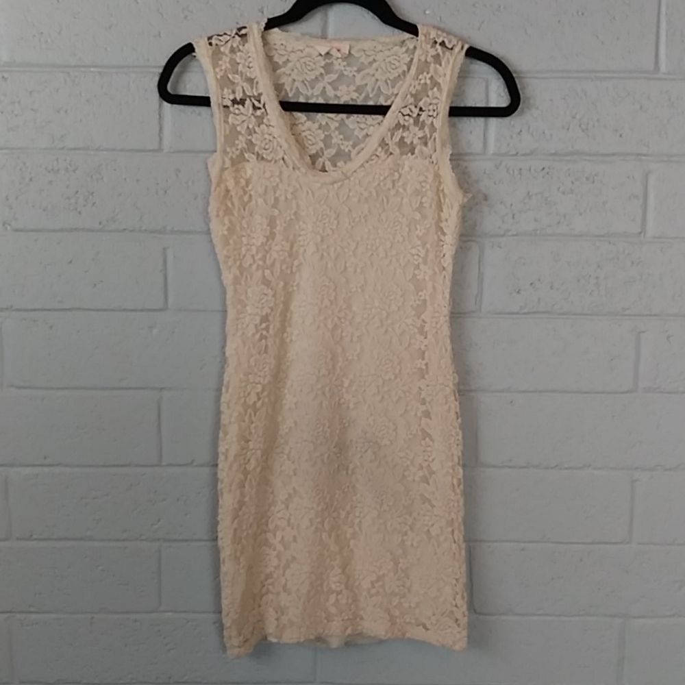 Lace form fitting dress